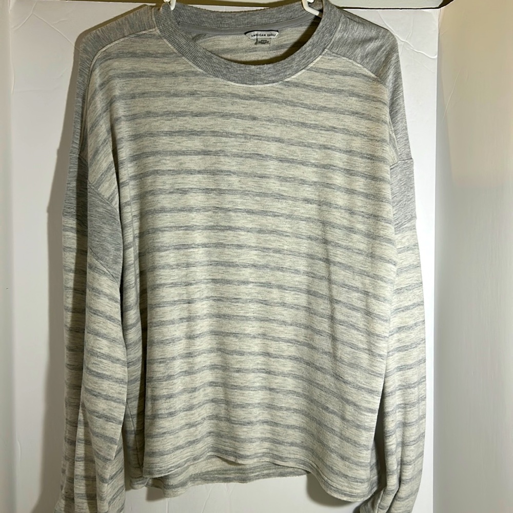 American Eagle top size M long sleeves gray stripes fisherman